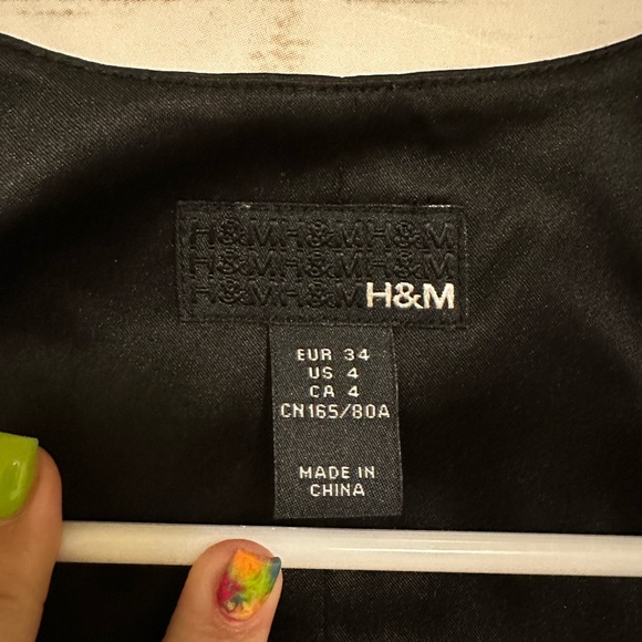 H&M size 4 women’s tuxedo vest - Picture 3 of 6
